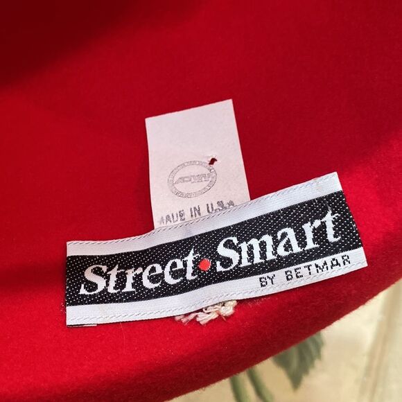 Vintage Street Smart by Betmar 100% Wool Red with Black Rim Christmas Valentines - Picture 12 of 14
